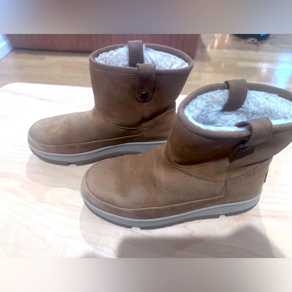 UGG Classic Weather Mini - 7.5 - very good condition, worn only a few times.